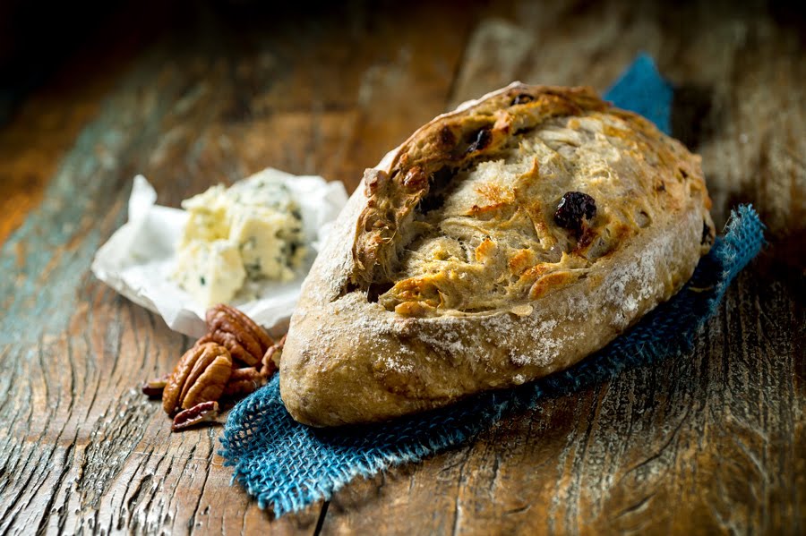 PÃO DE GORGONZOLA COM NOZES